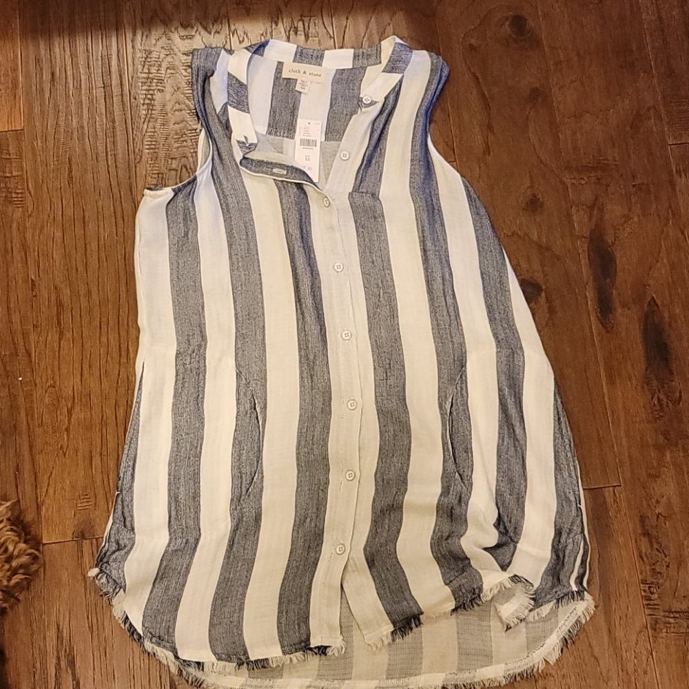 Never worn Cloth & Stone anthro top